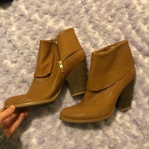 Heeled brown winter booties